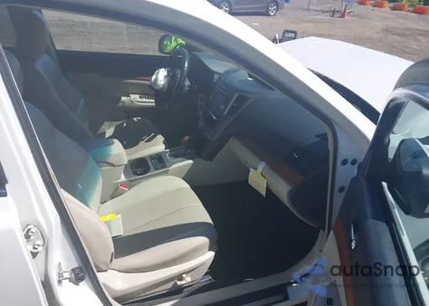 2013 Subaru Outback 2.5I Limited z USA, uszkodzony, nr VIN 4S4BRBKC4D3213440